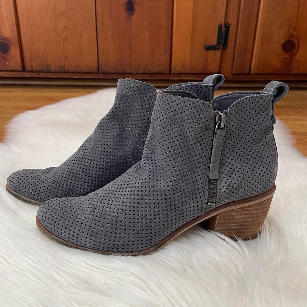 Dolce Vita Sansa Perforated Zip Bootie Suede In Grey Size 7.5